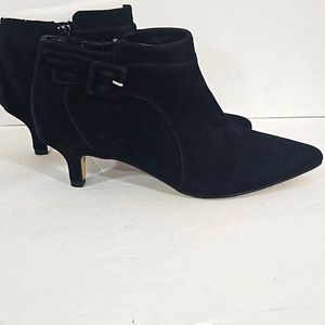Kitten heel suede boot with bow and zipper 8 wide nwot